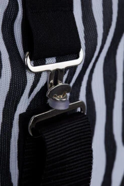 Horze Defender Fliegendecke Mit Festem Halsteil Und Bauchlatz 22 Horze Defender Fliegendecke Mit Festem Halsteil Und Bauchlatz -Reitsportbedarf 24843 ZEBRA 3