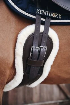 Kentucky Horsewear Anatomischer Lammfell Gurtschoner -Reitsportbedarf 338010 NAT 3